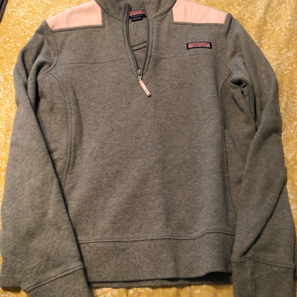 Vineyard vines pull over